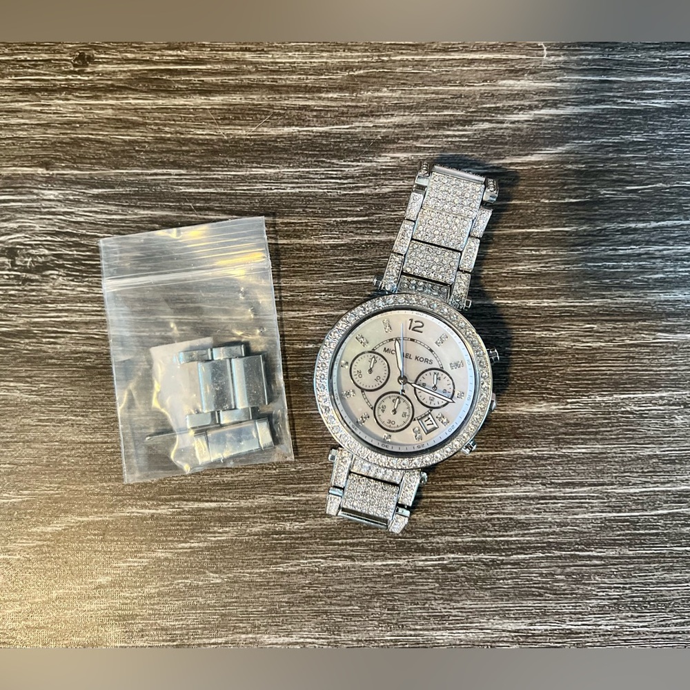 Women’s Watch - Michaels Kors Watch (silver)